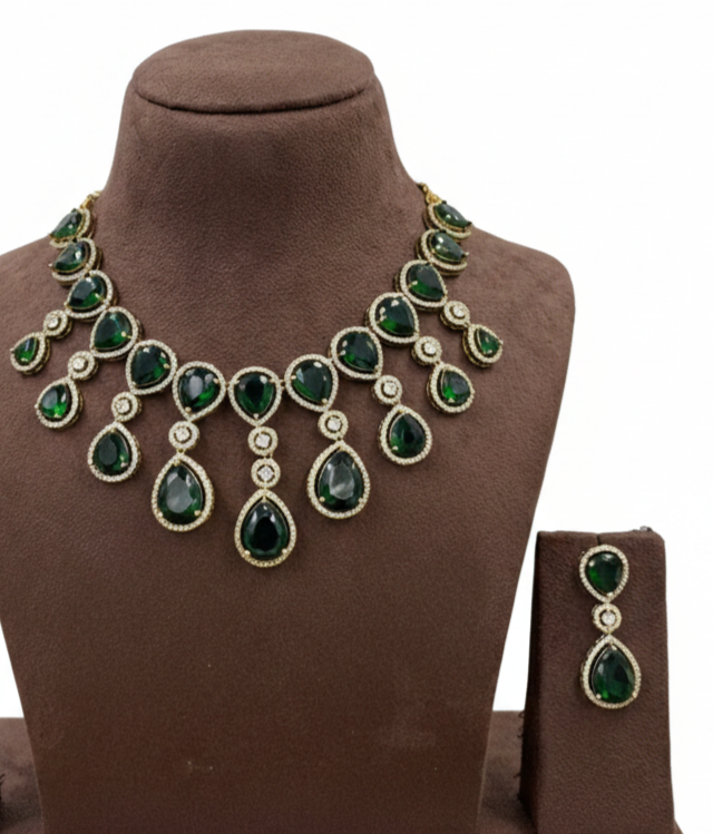 Emerald Royale Necklace & Earring Set - Image 5