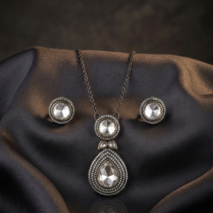 The Solitaire Teardrop Polki Pendant Set
