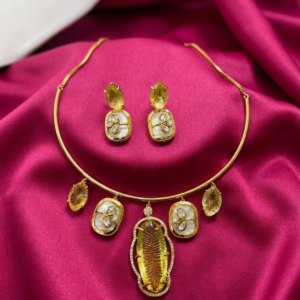 The Citrine Glow Geometric Hasli Set